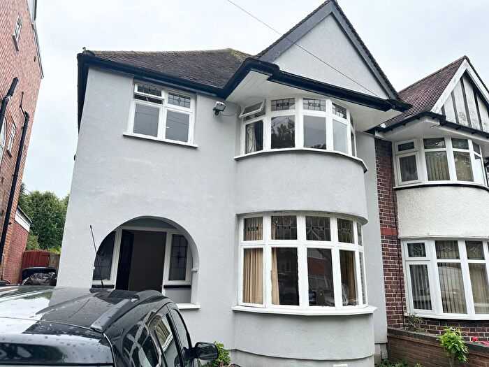 3 Bedroom Semi-Detached House For Sale In Woodford Green Road, Birmingham, B28