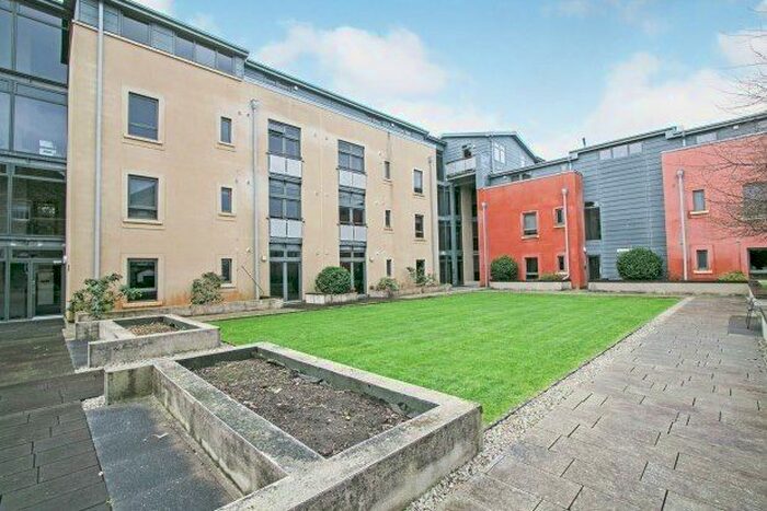 2 Bedroom Flat To Rent In Tresawya Drive, Truro TR1