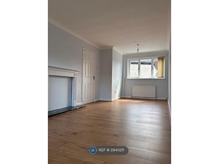 2 Bedroom End Of Terrace House To Rent In Queensway, Normanton, WF6