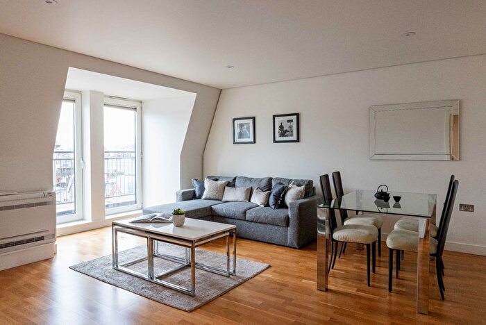 2 Bedroom Flat To Rent In Marylebone Lane, London, W1U