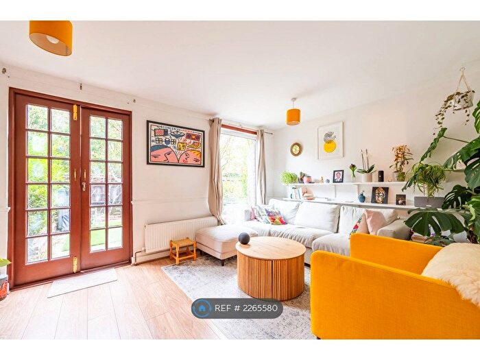 2 Bedroom Maisonette To Rent In Grove Road, London, E3