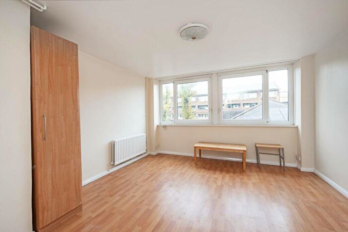 2 Bedroom Flat To Rent In Tolsford Road, Hackney Downs, London, E5