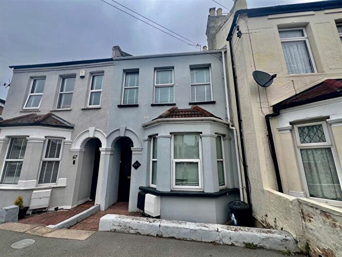 2 Bedroom Flat To Rent In Westcliff-On-Sea, SS0