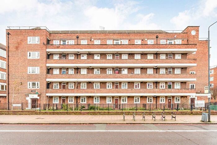 2 Bedroom Flat To Rent In Stockwell Road, Stockwell, SW9