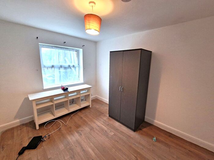 Studio To Rent In Eaton Green Road, Luton, LU2
