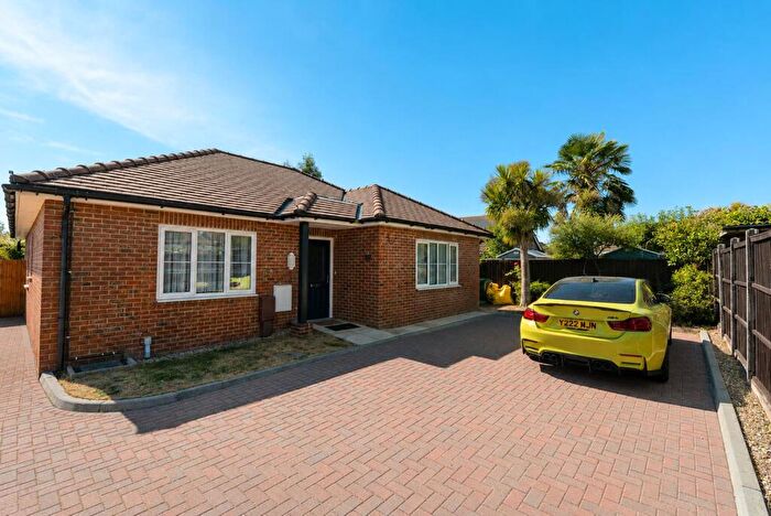 3 Bedroom Bungalow For Sale In Ava Gardens, Fareham, PO15