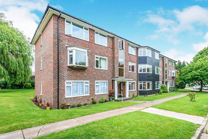 2 Bedroom Flat To Rent In Hurst Court, RH12