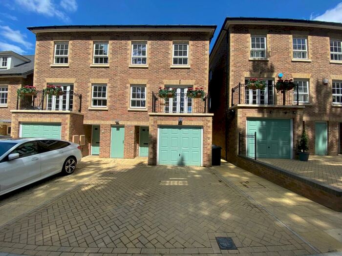 4 Bedroom Semi-Detached House To Rent In Balston Road, Maidstone, ME14