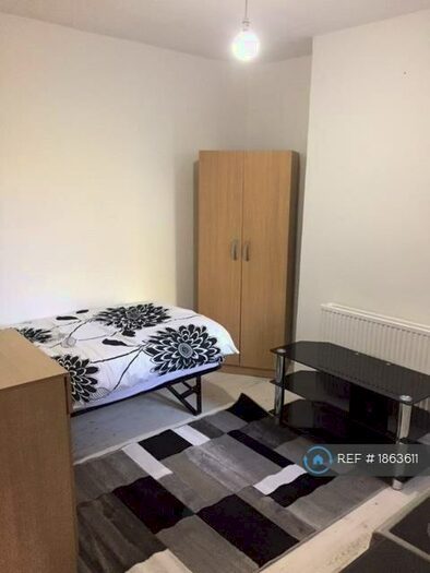 Studio To Rent In Eade Road, London, N4