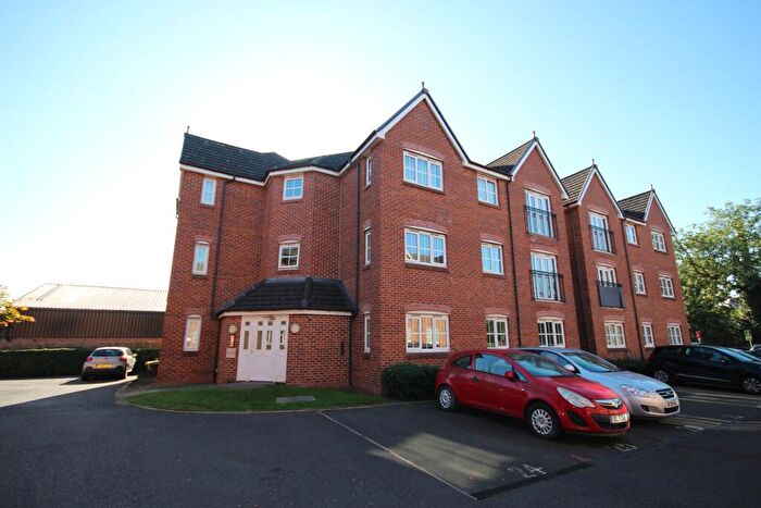 2 Bedroom Flat To Rent In Hendeley Court, Staffordshire, Burton Upon Trent, DE14