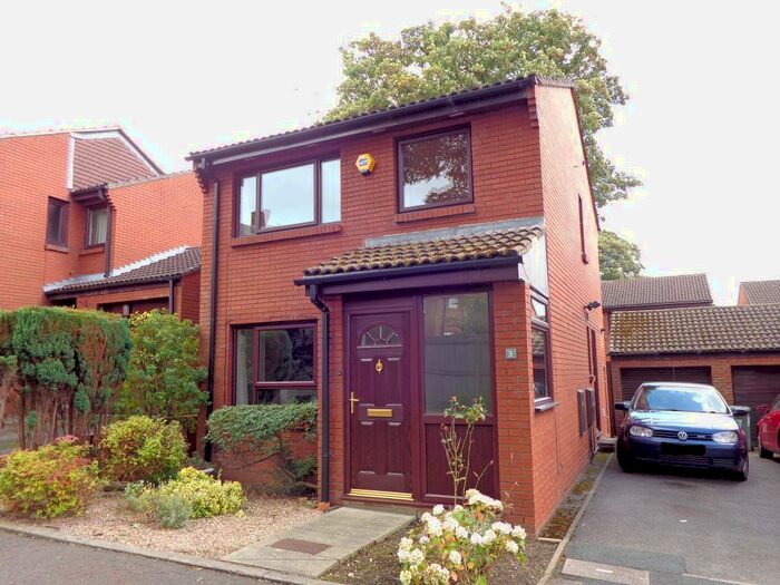 3 Bedroom Detached House To Rent In Summerhill Place, Leeds, LS8