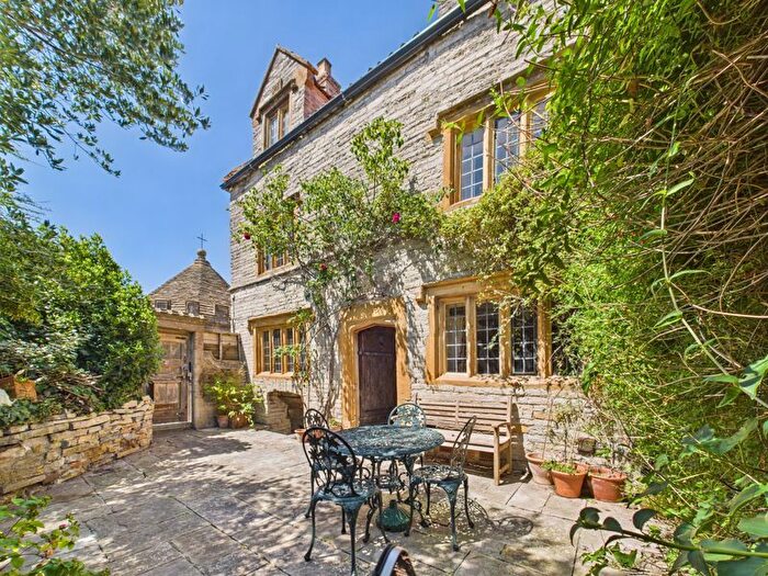 2 Bedroom Semi-Detached House For Sale In Market Place, Somerton, TA11