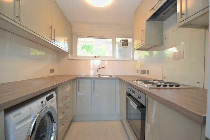 2 Bedroom Apartment To Rent In The Crescent, Surbiton, KT6