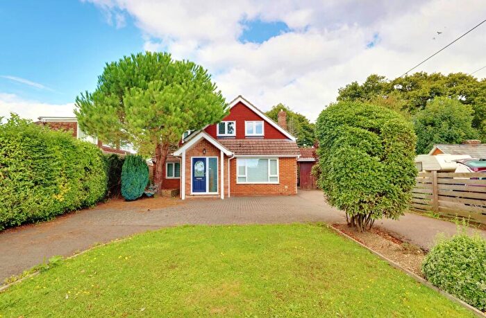 4 Bedroom Chalet For Sale In Rollestone Road, Holbury, SO45
