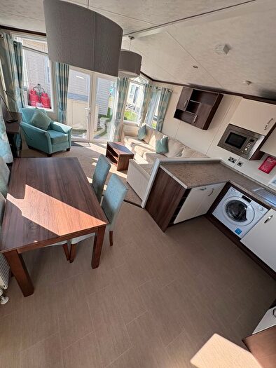 2 Bedroom Mobile/park Home For Sale In Halfway Road, Minster-On-Sea, ME12