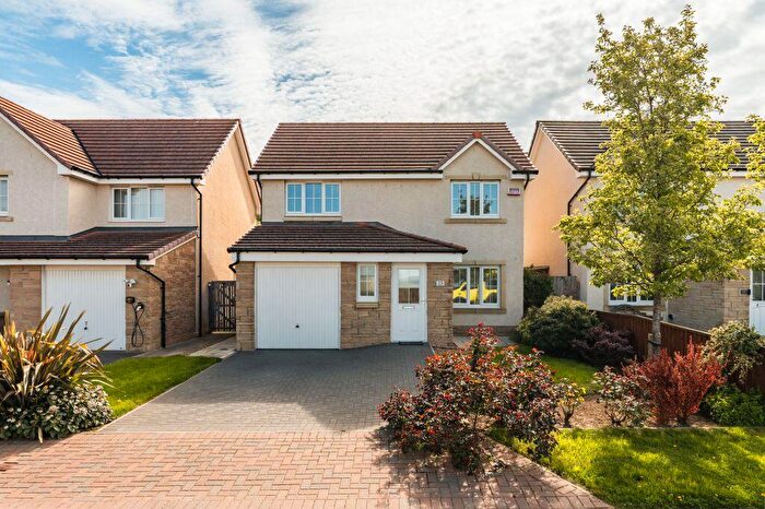 3 Bedroom Detached House For Sale In Cowdenfoot Loan, Dalkeith, EH22
