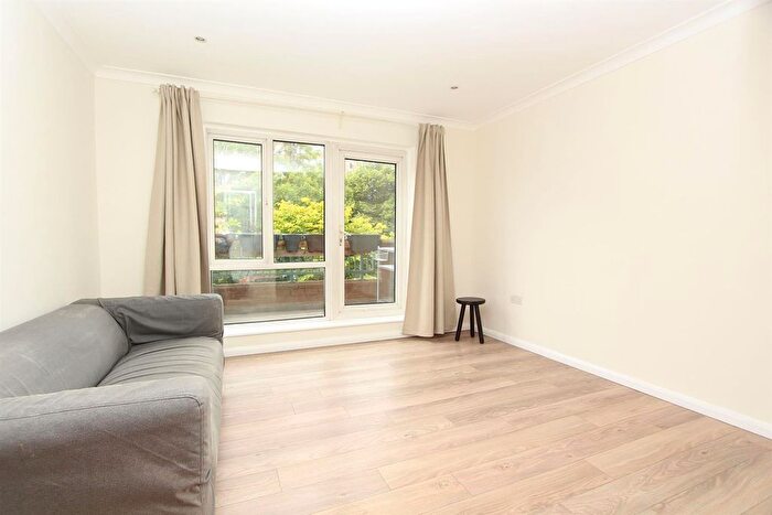 3 Bedroom Maisonette To Rent In Tavistock Close, N16