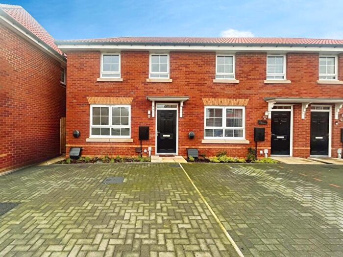 3 Bedroom End Of Terrace House To Rent In Hawker Way, New Waltham, Grimsby, Lincolnshire, DN36