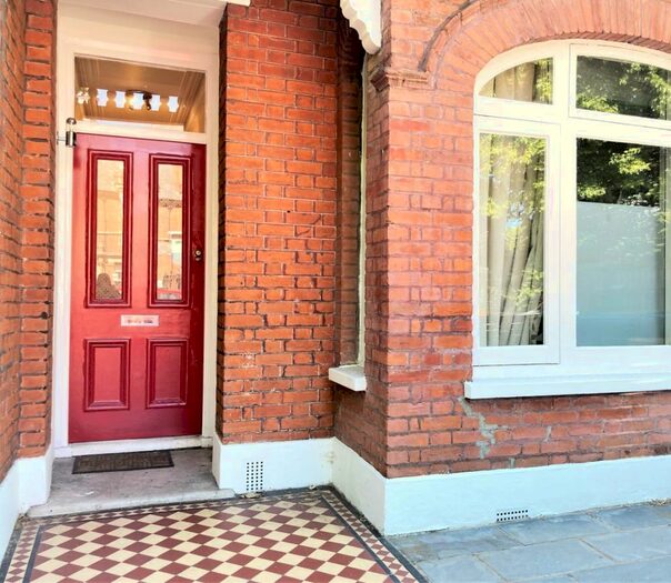 2 Bedroom Apartment To Rent In East Dulwich Grove, East Dulwich, London, SE22