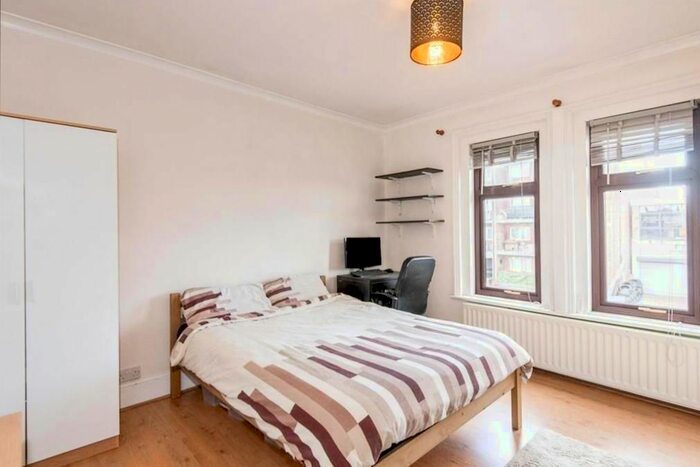 4 Bedroom Detached House For Sale In Paynes Road, Southampton, Hampshire, SO15