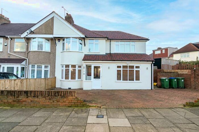 4 Bedroom Semi-Detached House To Rent In Cumberland Avenue, Welling, Kent, DA16