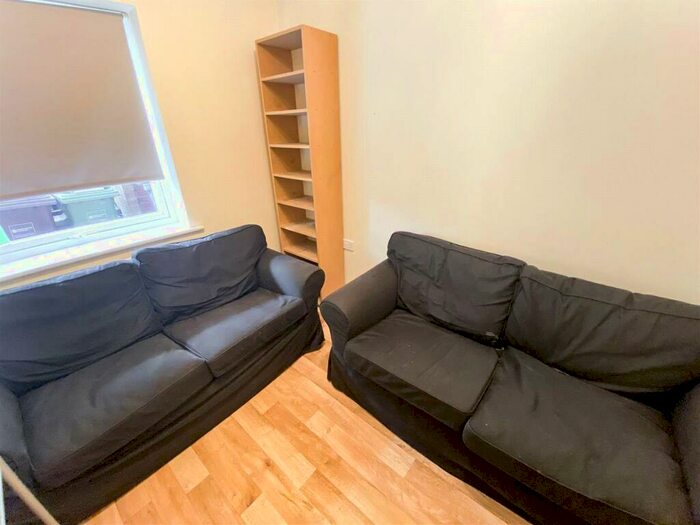 4 Bedroom House To Rent In Lauderdale Crescent, Grove Village, Manchester, M13
