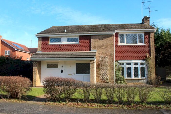 4 Bedroom Detached House To Rent In Chestnut Way, Godalming, Surrey, GU7