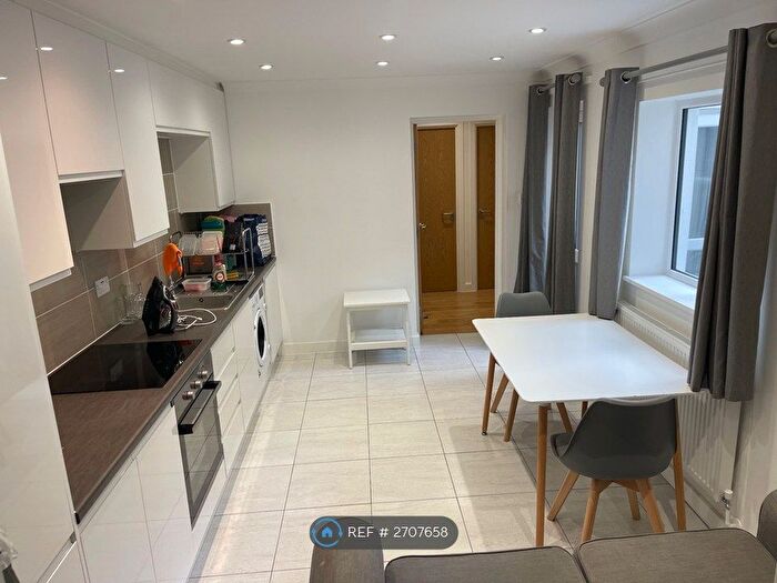 2 Bedroom Flat To Rent In Brecknock Road Camden, London, N7