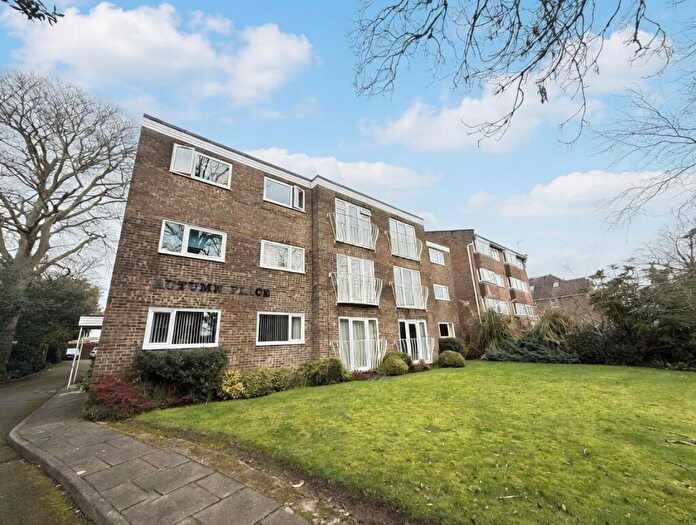 2 Bedroom Apartment To Rent In Autumn Place, Winn Road, SO17