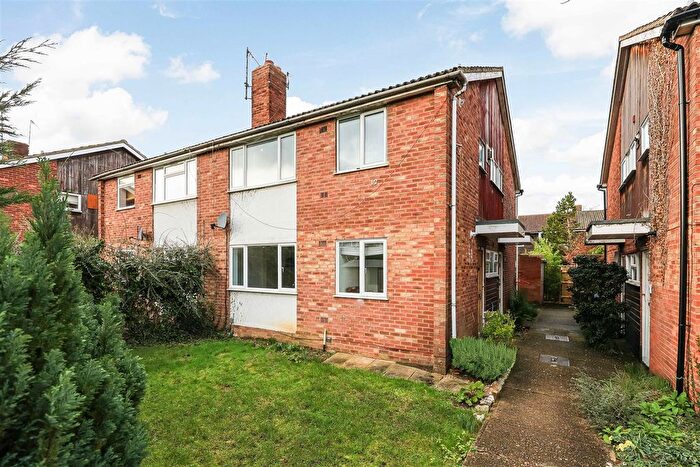 2 Bedroom Maisonette For Sale In Chatsworth Avenue, Cambridge, CB4