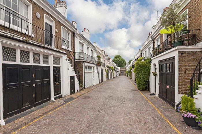 3 Bedroom Property To Rent In Holland Park Mews, Holland Park Mews, W11