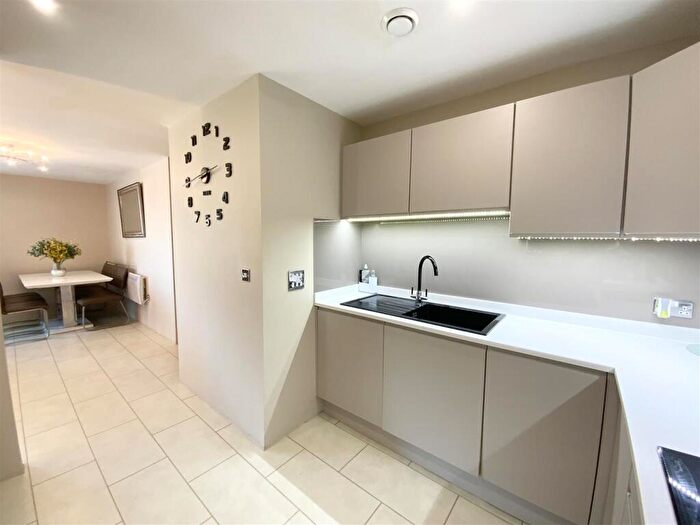 2 Bedroom Apartment To Rent In Quayside, Cardiff Bay, CF10