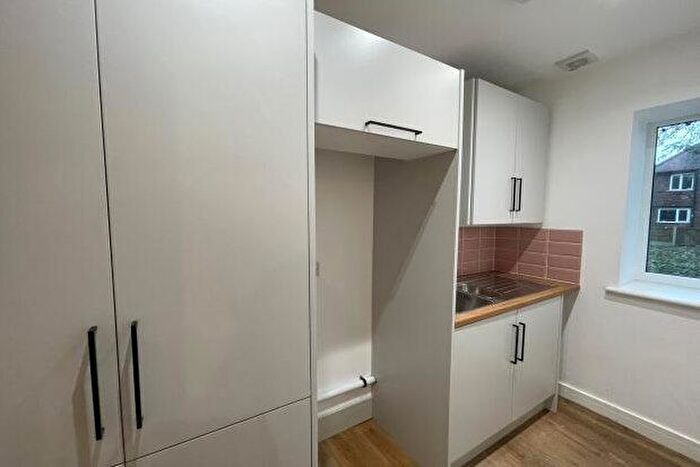 4 Bedroom Semi-Detached House To Rent In Henry Road, Nottingham, NG9