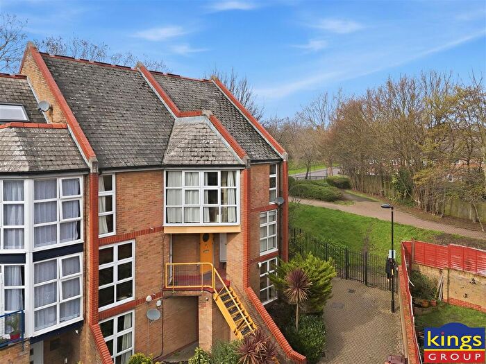 2 Bedroom Flat For Sale In Bryan Road, London, SE16