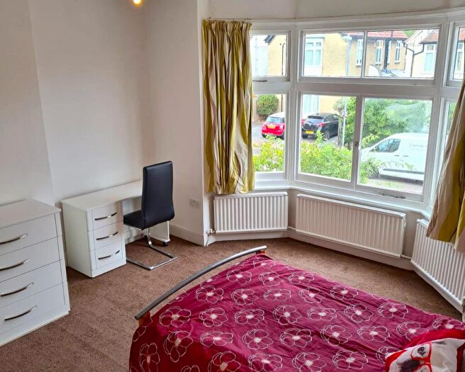 1 Bedroom House To Rent In Highworth Avenue, Cambridge, CB4
