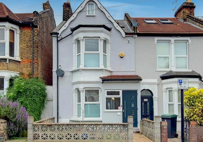 5 Bedroom Property To Rent In Seaford Road, London, N15