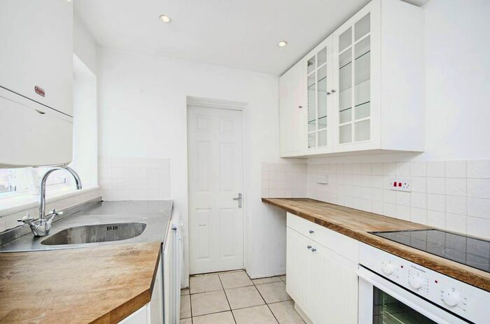 2 Bedroom Property To Rent In Maiden Road, Stratford, London, E15