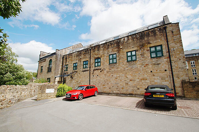 2 Bedroom Duplex To Rent In Buckley Mill High Street Uppermill, OL3