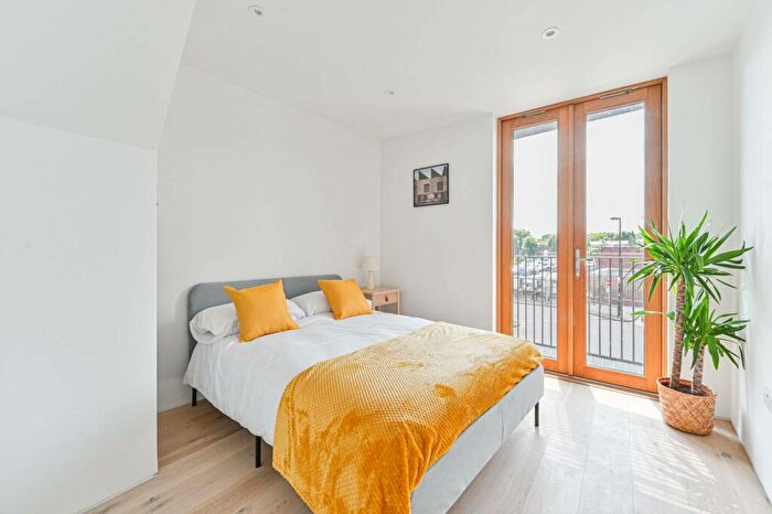 1 Bedroom Flat To Rent In Peckham High Street, Peckham Rye, London, SE15