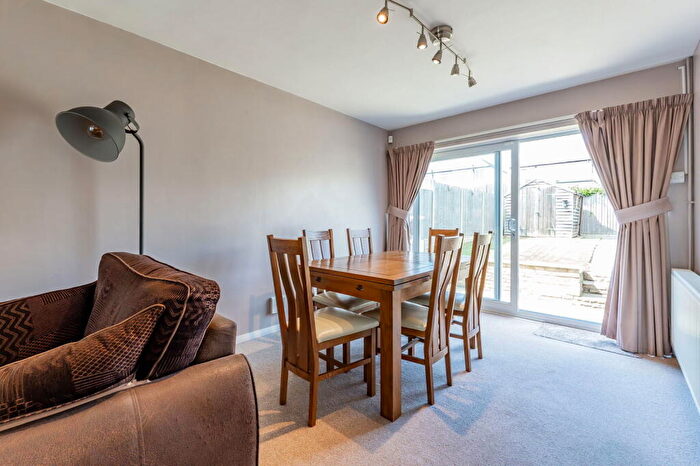 3 Bedroom Semi-Detached House For Sale In High Beech Road, Sundon Park, LU3