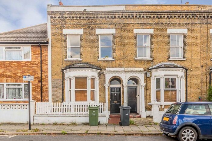 2 Bedroom Property To Rent In Kepler Road, London, SW4