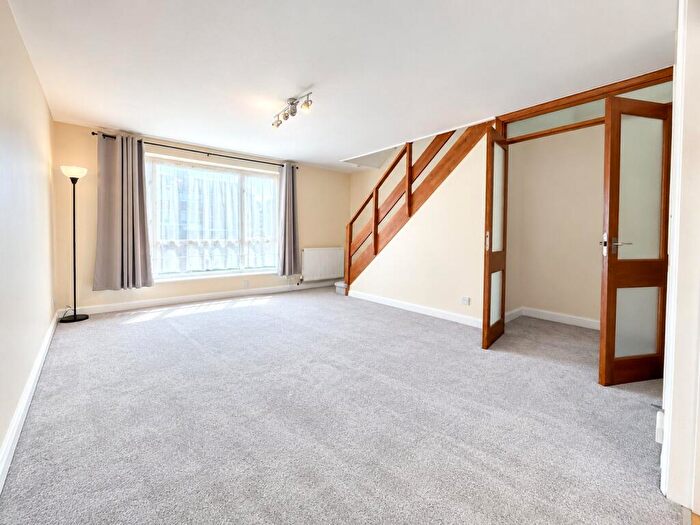 2 Bedroom Apartment To Rent In Albion Road, Sutton, Surrey, SM2