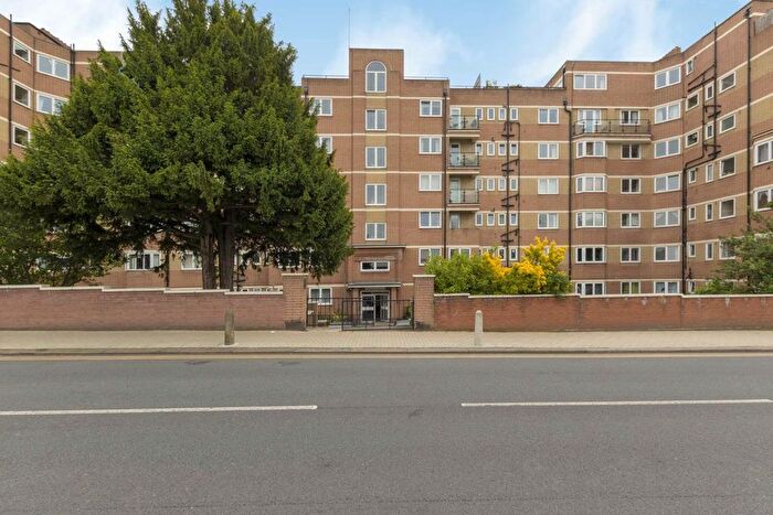 1 Bedroom Flat To Rent In Upper Richmond Road, London, SW15