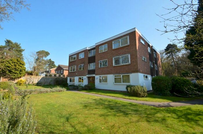 1 Bedroom Flat To Rent In Woodridings, Elgin Road, Weybridge, KT13