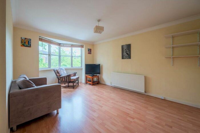 1 Bedroom Flat To Rent In Halley Gardens, Blackheath, London, SE13