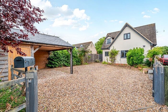 3 Bedroom Detached House For Sale In Milestone Road, Carterton, Oxfordshire, OX18