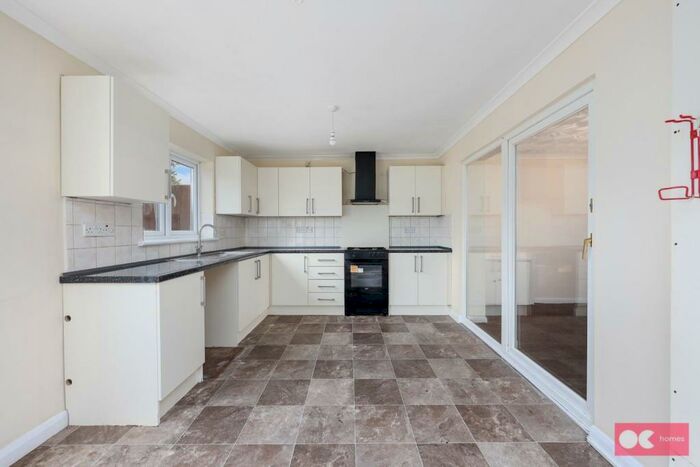 4 Bedroom Semi-Detached House To Rent In Rosewood Avenue, Hornchurch, RM12