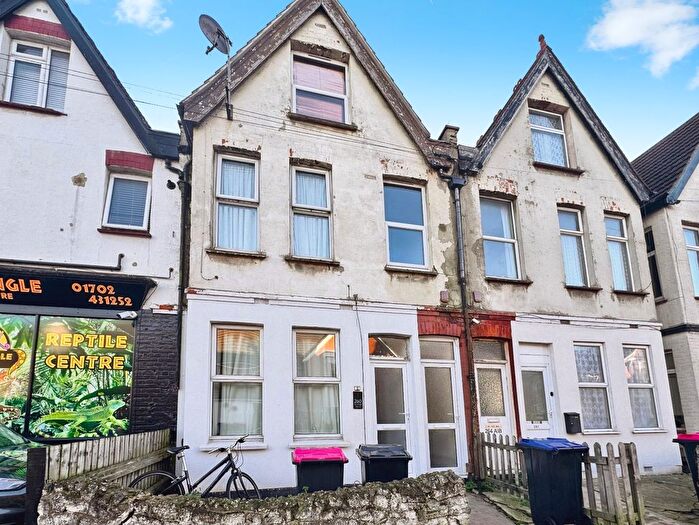 2 Bedroom Flat To Rent In Fairfax Drive, Westcliff-On-Sea, SS0