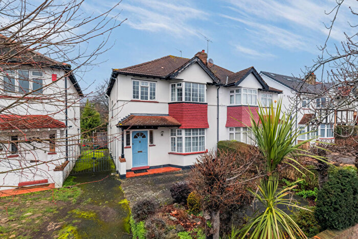 3 Bedroom Semi Detached House For Sale In Weigall Road, London, SE12