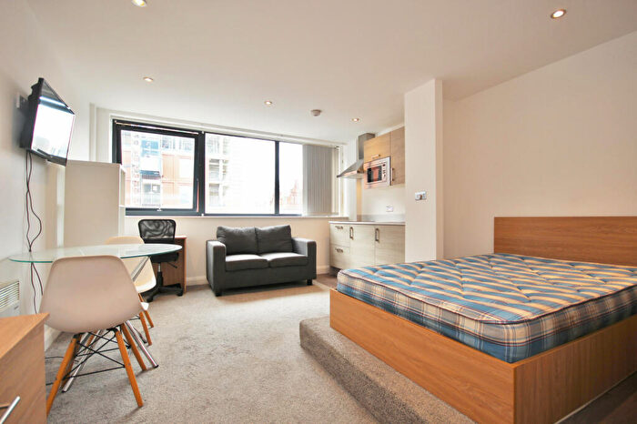 Flat To Rent In Bracken House, - Charles Street, Manchester, M1